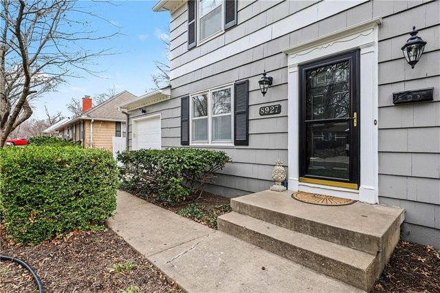 8927 Foster Lane, Overland Park, KS 66212