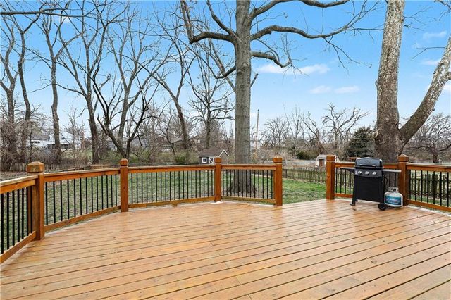 8927 Foster Lane, Overland Park, KS 66212