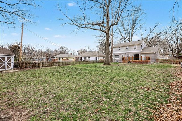 8927 Foster Lane, Overland Park, KS 66212