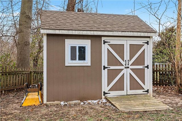 8927 Foster Lane, Overland Park, KS 66212