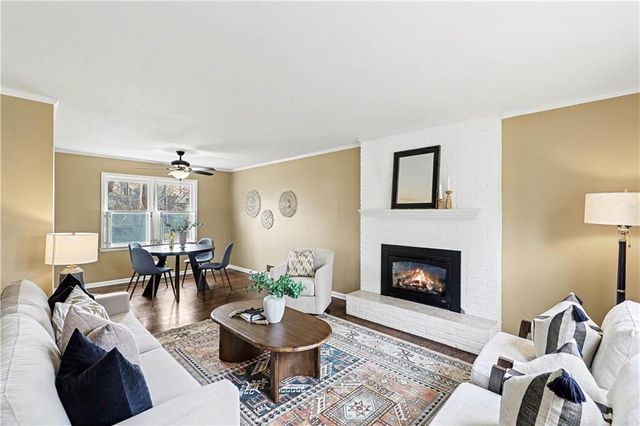 8927 Foster Lane, Overland Park, KS 66212