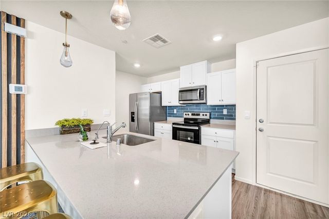 6956 Stratham Hill Street, Las Vegas, NV 89166