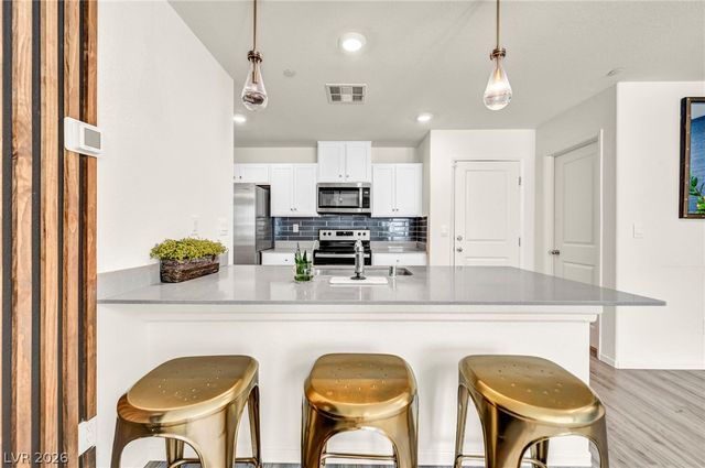 6956 Stratham Hill Street, Las Vegas, NV 89166