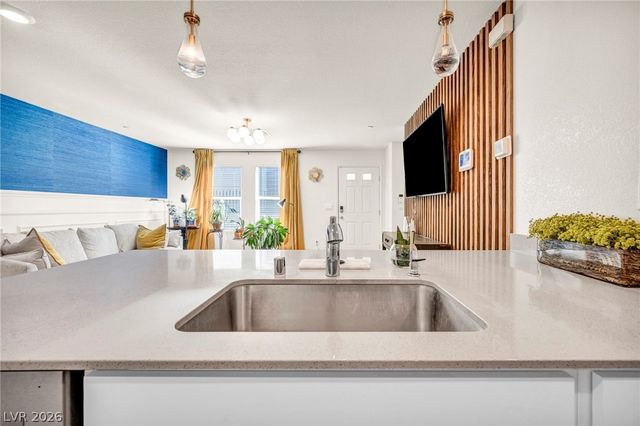6956 Stratham Hill Street, Las Vegas, NV 89166