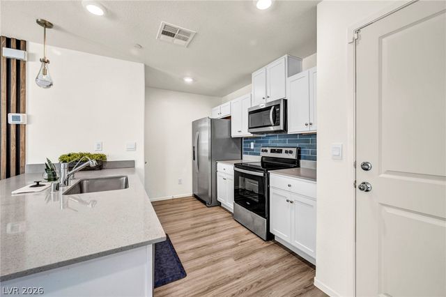 6956 Stratham Hill Street, Las Vegas, NV 89166