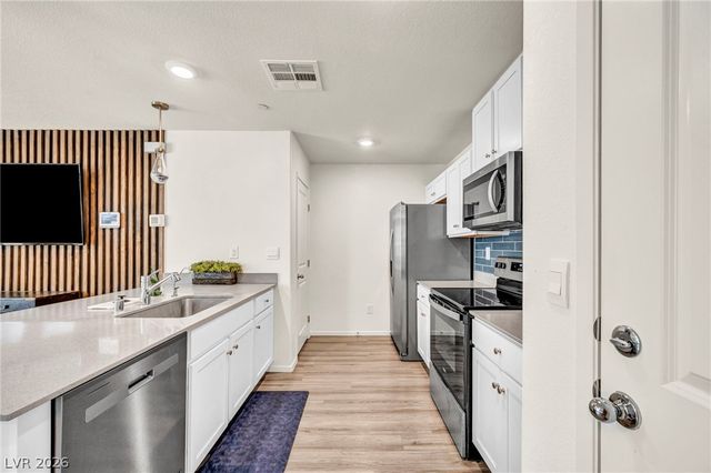 6956 Stratham Hill Street, Las Vegas, NV 89166