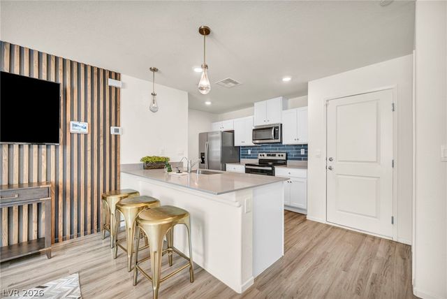 6956 Stratham Hill Street, Las Vegas, NV 89166