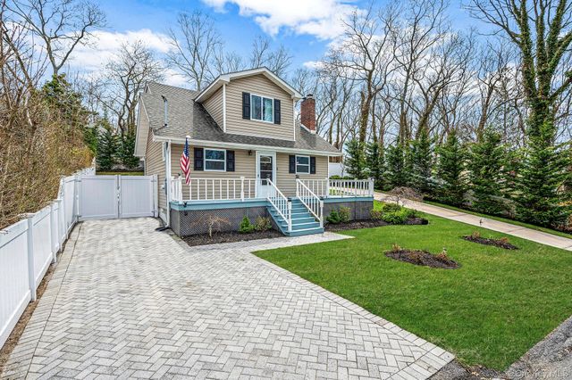 38 Hawthorne Road, Rocky Point, NY 11778