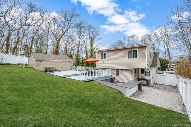 38 Hawthorne Road, Rocky Point, NY 11778