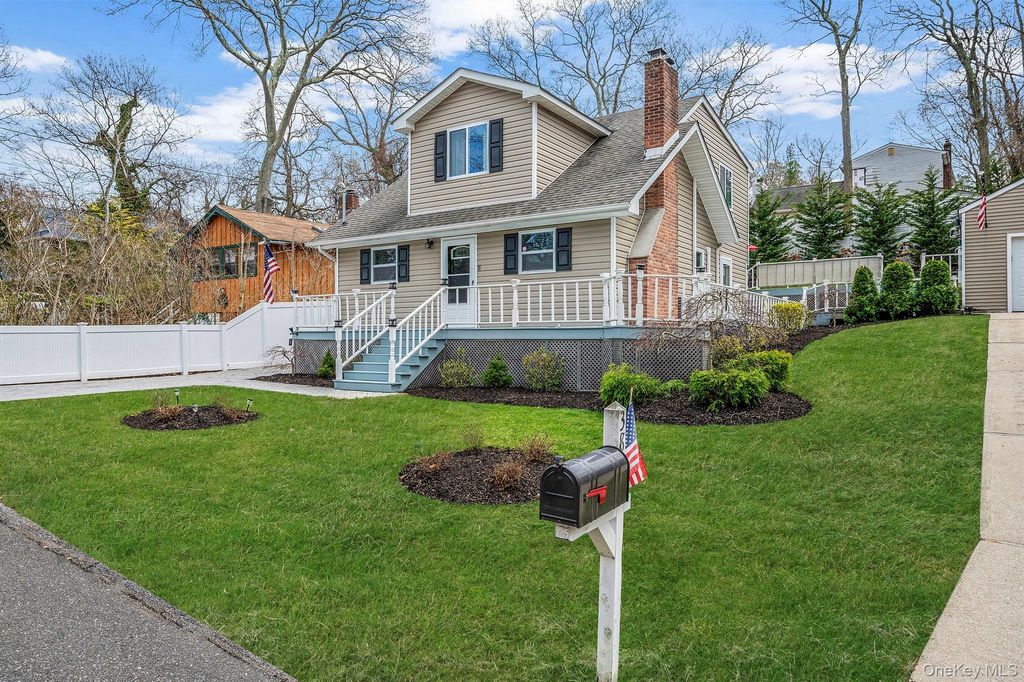 38 Hawthorne Road, Rocky Point, NY 11778