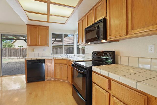 1363 Egret Dr, Tracy, CA 95376