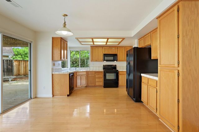 1363 Egret Dr, Tracy, CA 95376