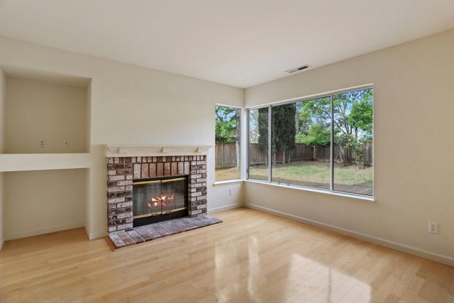 1363 Egret Dr, Tracy, CA 95376