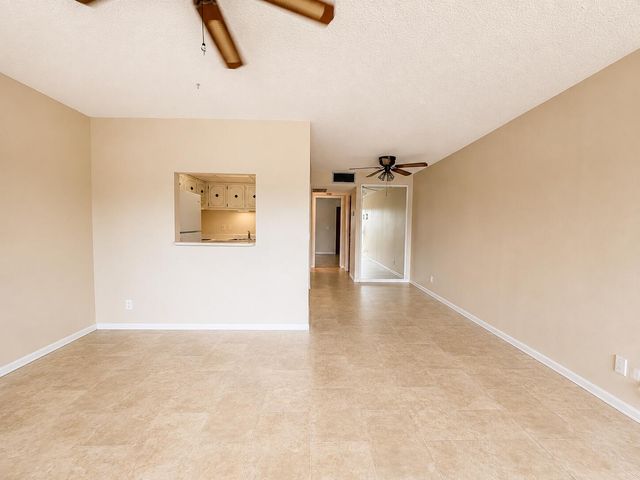 555 Purdy Lane Unit 309, Palm Springs, FL 33461