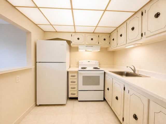 555 Purdy Lane Unit 309, Palm Springs, FL 33461