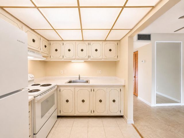 555 Purdy Lane Unit 309, Palm Springs, FL 33461