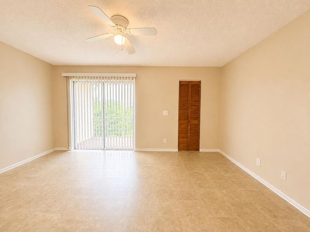 555 Purdy Lane Unit 309, Palm Springs, FL 33461