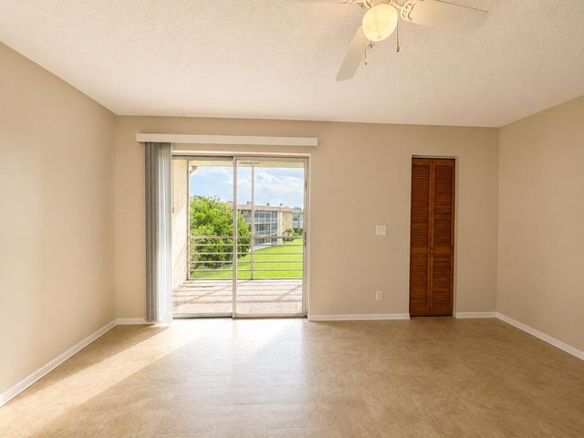 555 Purdy Lane Unit 309, Palm Springs, FL 33461