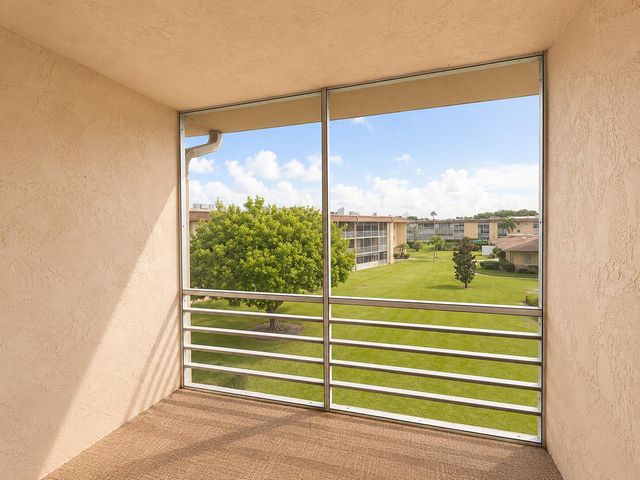 555 Purdy Lane Unit 309, Palm Springs, FL 33461