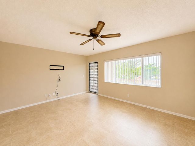 555 Purdy Lane Unit 309, Palm Springs, FL 33461