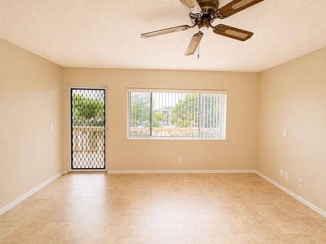 555 Purdy Lane Unit 309, Palm Springs, FL 33461