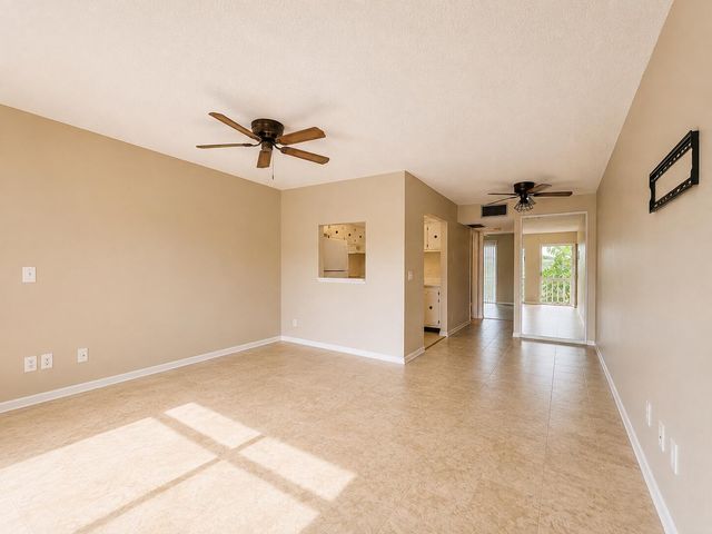 555 Purdy Lane Unit 309, Palm Springs, FL 33461