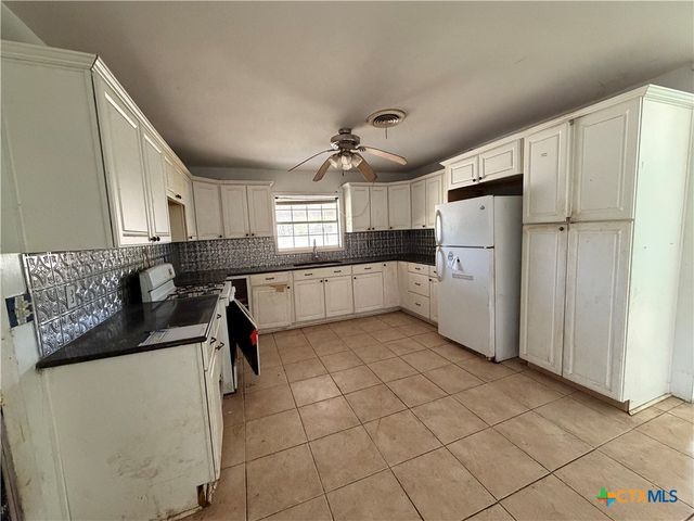 218 Graham Road, Kenedy, TX 78119