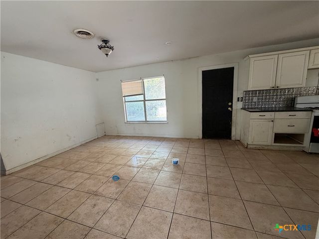 218 Graham Road, Kenedy, TX 78119