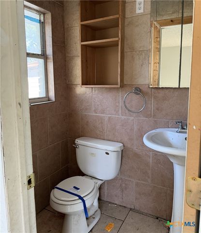 218 Graham Road, Kenedy, TX 78119