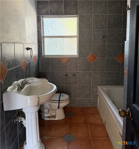 218 Graham Road, Kenedy, TX 78119