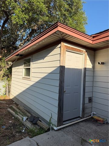 218 Graham Road, Kenedy, TX 78119