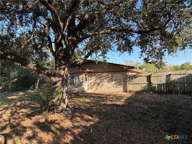 218 Graham Road, Kenedy, TX 78119