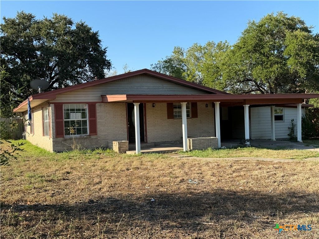 218 Graham Road, Kenedy, TX 78119