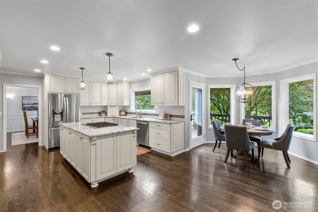 1017 221st Avenue SE, Sammamish, WA 98075