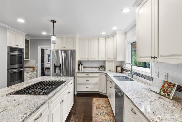 1017 221st Avenue SE, Sammamish, WA 98075