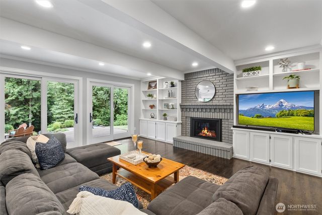 1017 221st Avenue SE, Sammamish, WA 98075