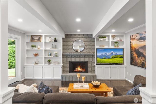 1017 221st Avenue SE, Sammamish, WA 98075