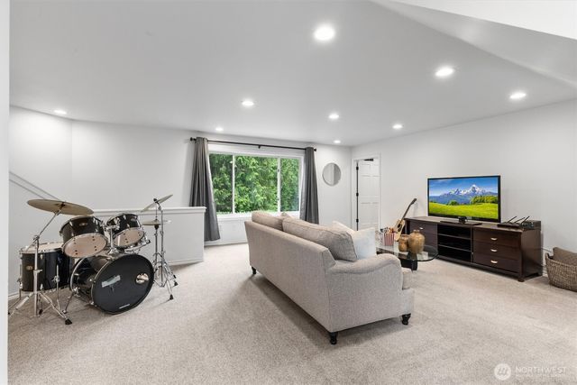 1017 221st Avenue SE, Sammamish, WA 98075