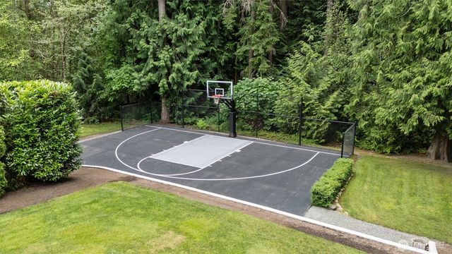 1017 221st Avenue SE, Sammamish, WA 98075
