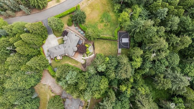 1017 221st Avenue SE, Sammamish, WA 98075