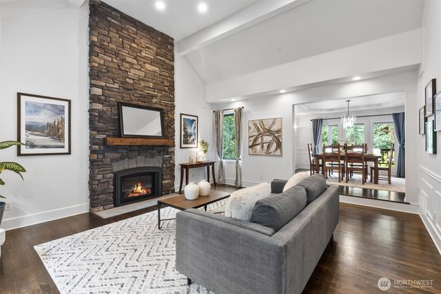 1017 221st Avenue SE, Sammamish, WA 98075