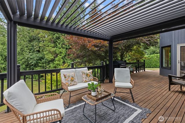1017 221st Avenue SE, Sammamish, WA 98075