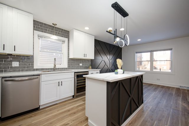 1005 W 103rd Street, Chicago, IL 60643