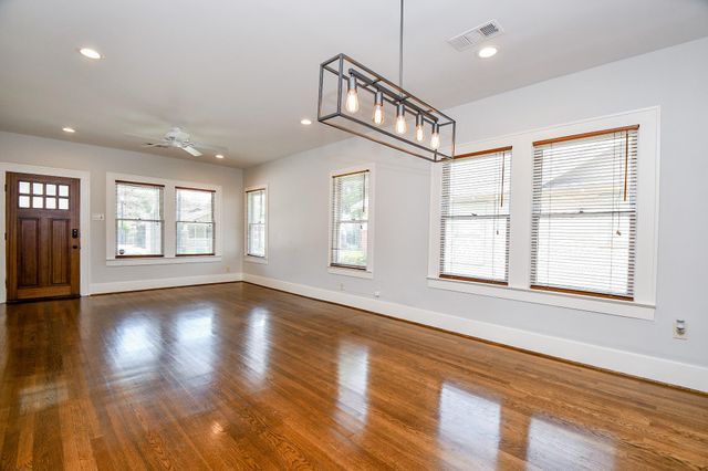 1121 E 14th Street, Houston, TX 77009