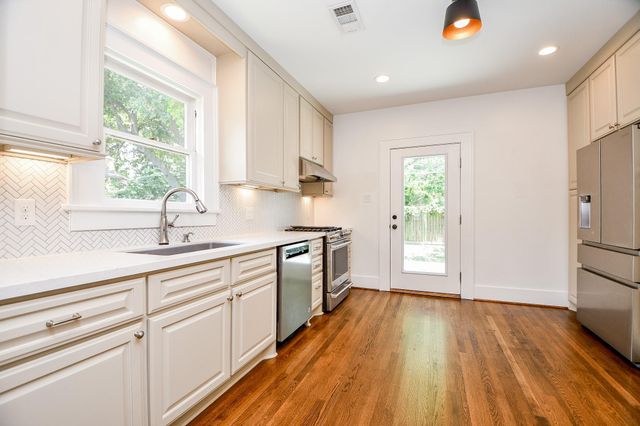 1121 E 14th Street, Houston, TX 77009