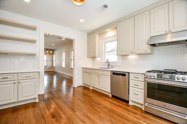 1121 E 14th Street, Houston, TX 77009