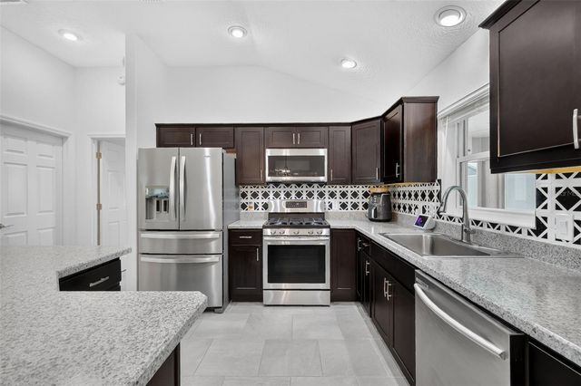 5711 HENRY LOOP, The Villages, FL 32163