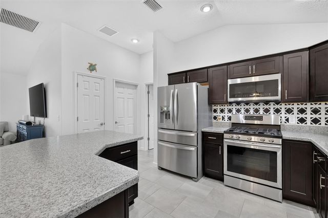 5711 HENRY LOOP, The Villages, FL 32163