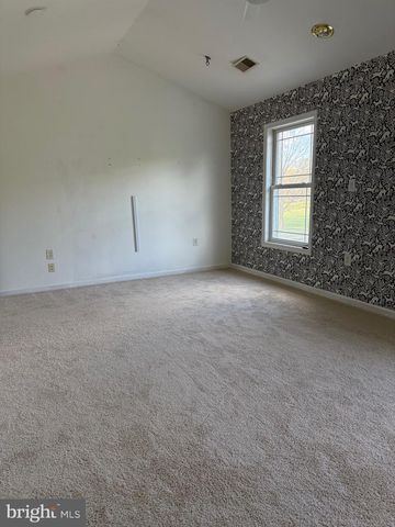 89 BALTUSROL DR, Charles Town, WV 25414