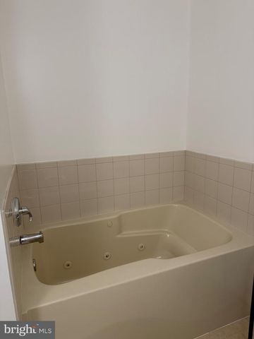 89 BALTUSROL DR, Charles Town, WV 25414